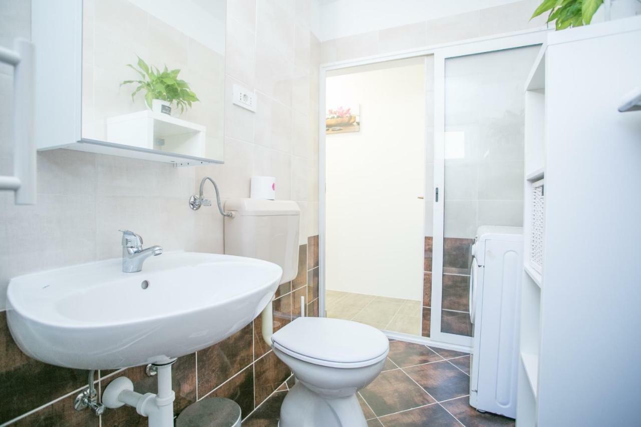 Modern Living In The Heart Of Trogir Exterior foto