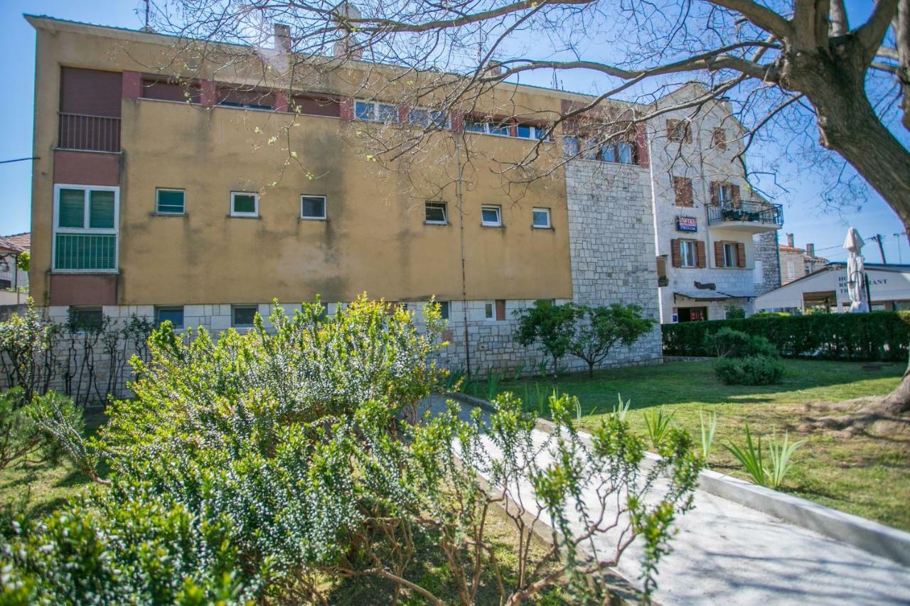 Modern Living In The Heart Of Trogir Exterior foto